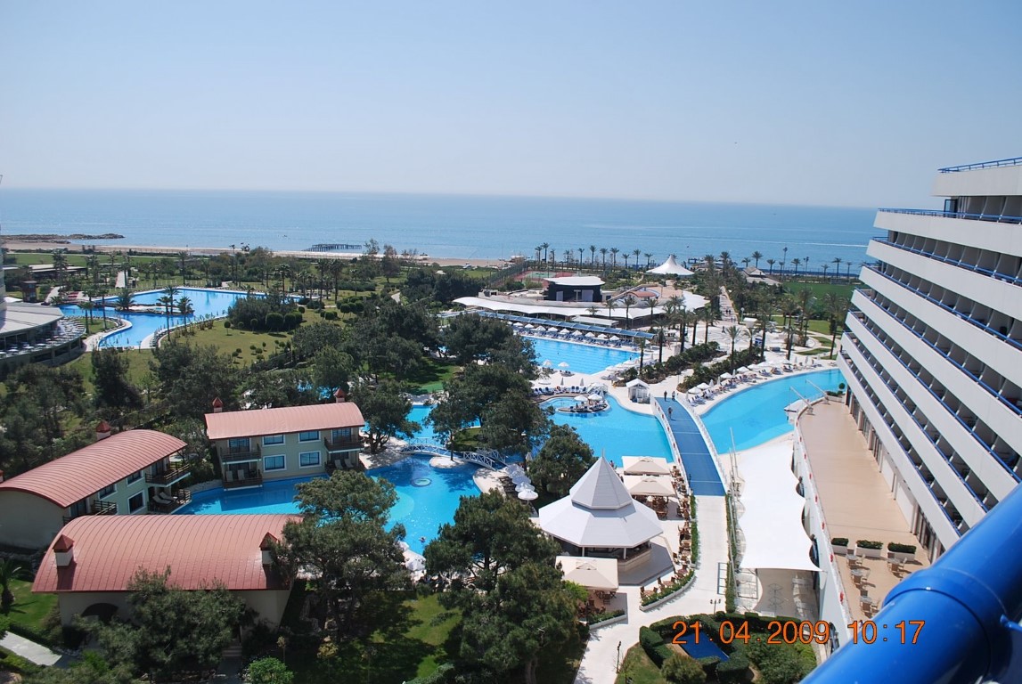 imagini hotel TITANIC LARA